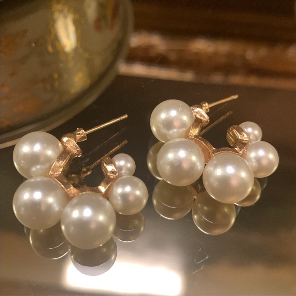 Elegant Pearl Cluster Hoop Earrings in White and Gold